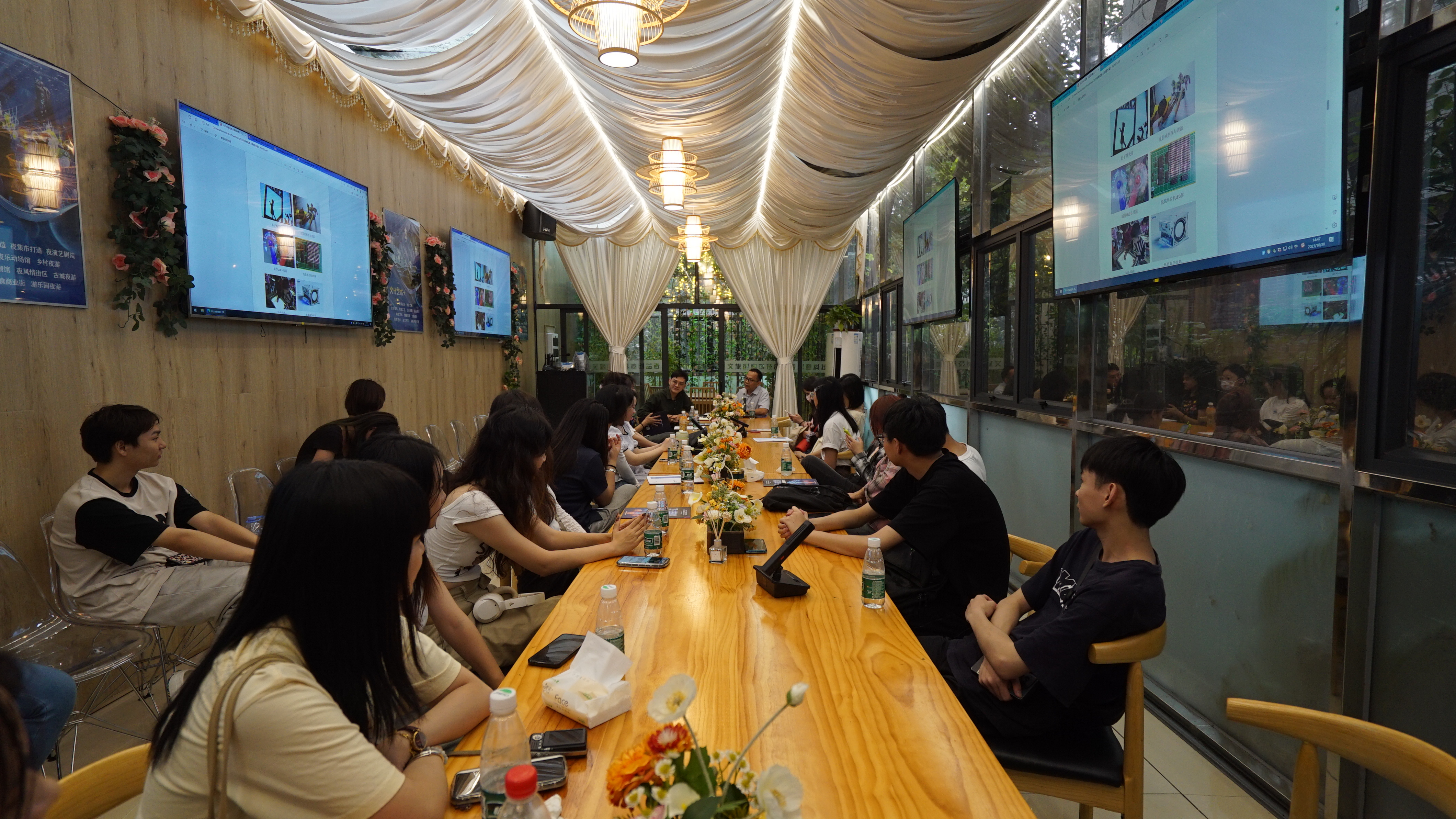 当艺术与科技相遇：中原工学院视觉专业学生的广州新起典研学之旅